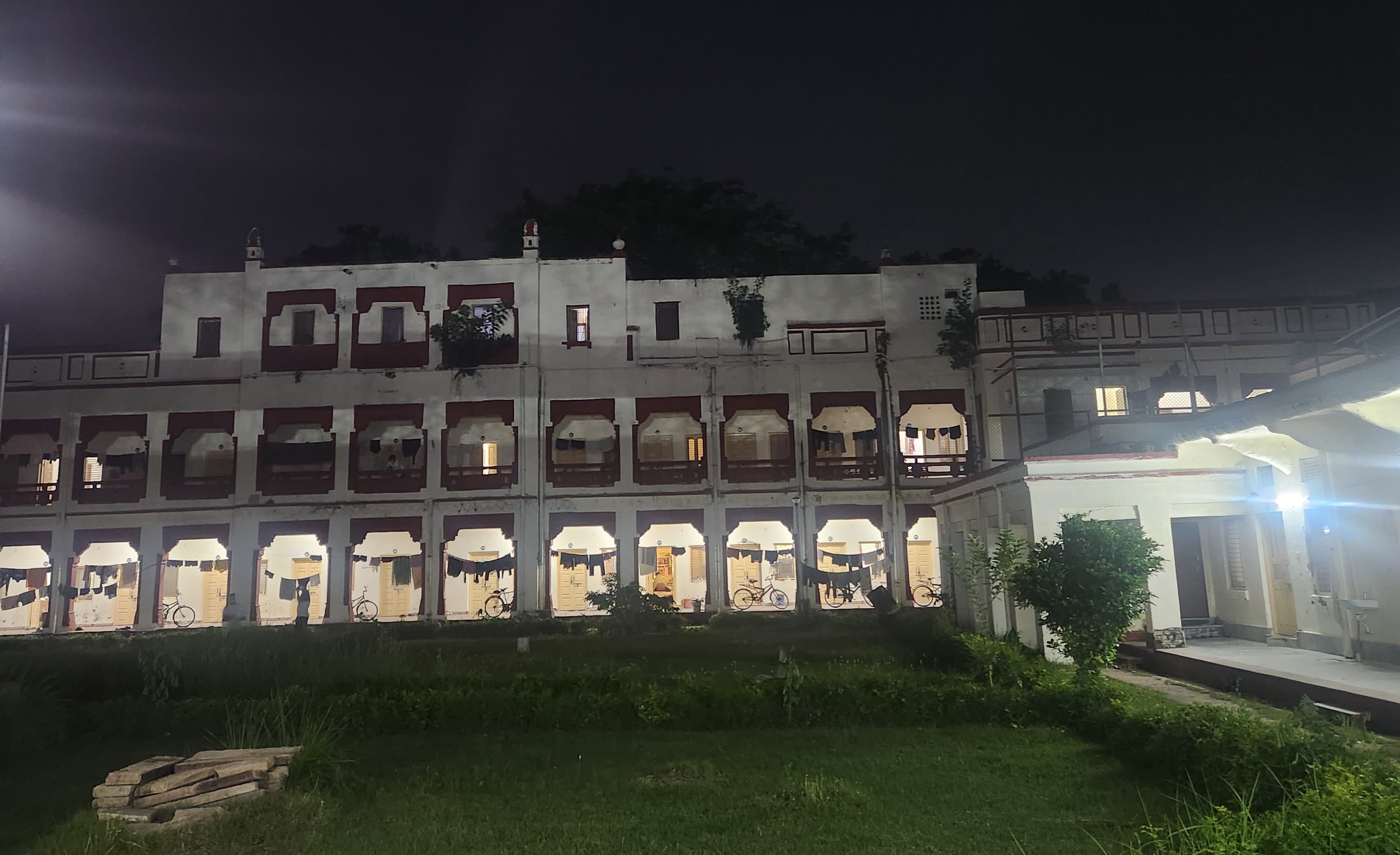 BHU hostel photo 2